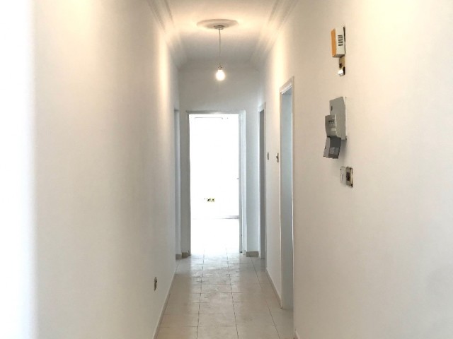 GIRNE CENTRAL , 185M2 PENTHOUSE , 50M2 TERRACE , SUPER LOCATION, CLEAN AND WELL MAINTAINED TEL: 05428671000 ** 