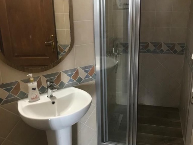 HERRLICHE 1+1 ;2+1 APARTMENTS, PENTHÄUSER UND VILLEN ZUR TÄGLICHEN MIETE IM ZENTRUM VON KYRENIA ** 