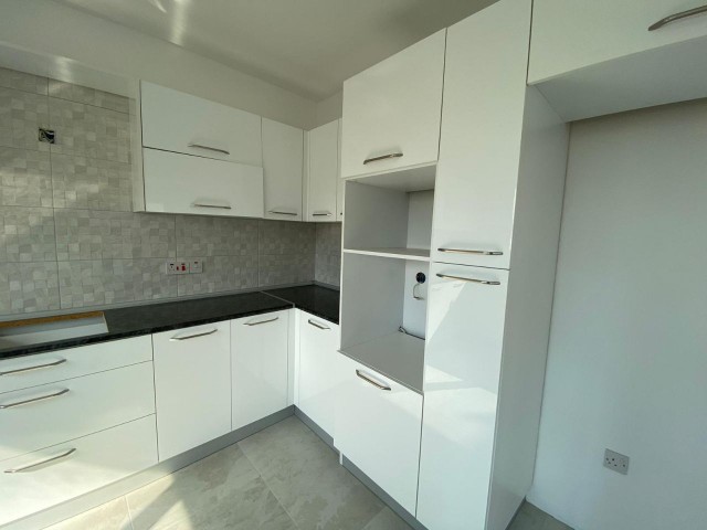 GİRNE MERKEZDE SATILIK GENİŞ YENİ 3+1 DAİRE 