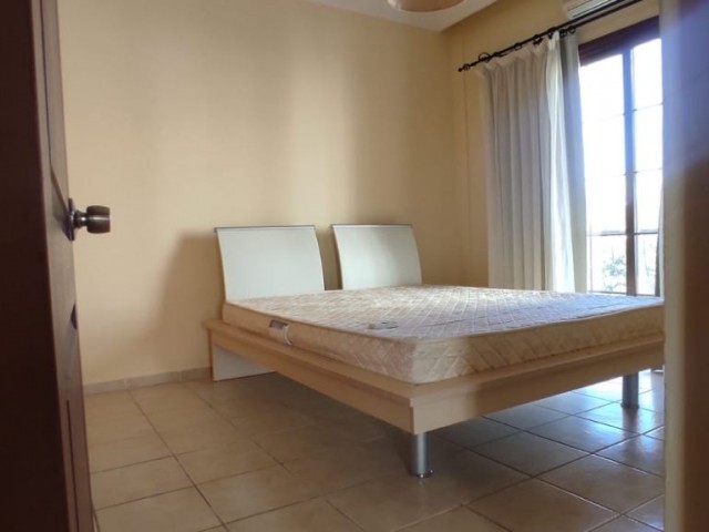 3+1 Wohnung zur jährlichen Miete im Zentrum von Kyrenia ** 