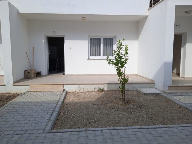 2+1 Wohnung mit voll ausgestattetem Garten zum Verkauf in Kyrenia Dikmen ** 