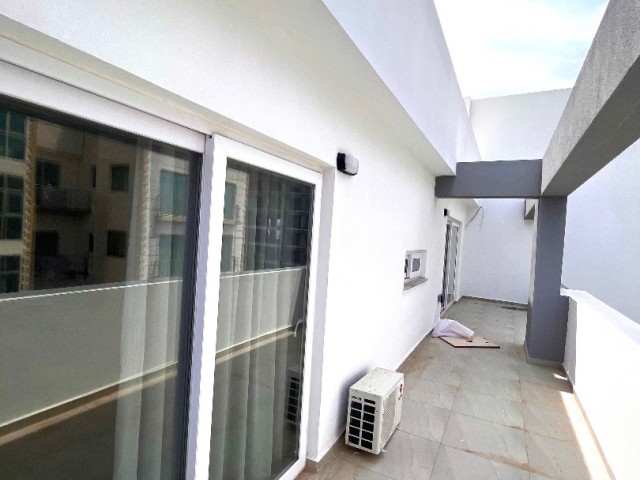 GIRNE MERKEZ , YENI BITMIS PENTHOUSE DAIRE , 2+1 , MANZARALI , SOMINE , BEYAZ ESYALI