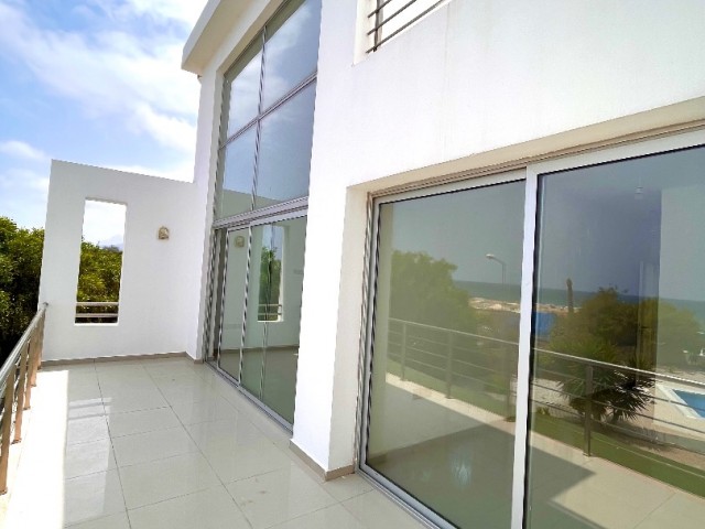 GIRNE LAPTA , BY THE SEA , BEAUTIFUL CONTEMPORARY  PENTHOUSE APARTMENT , GREAT VIEWS , VERY SPECIOUS , HUGE TERRACE AND BALCONY