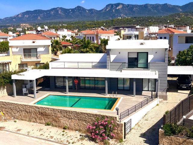 KYRENIA ESENTEPE, MODERNE VILLA, MEERSEITE, PRIVATER POOL, 3 SCHLAFZIMMER, MEER- UND BERGBLICK, TERRASSE, GARAGE