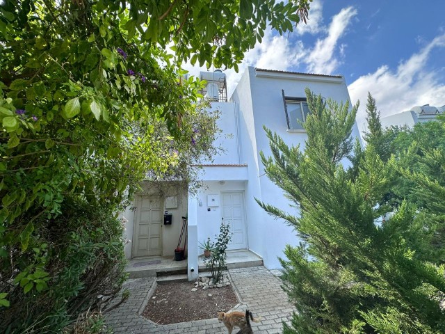 خانه باغ برای اجاره با استخر و امنیت در KARAOĞLANOĞLU، KIRNE