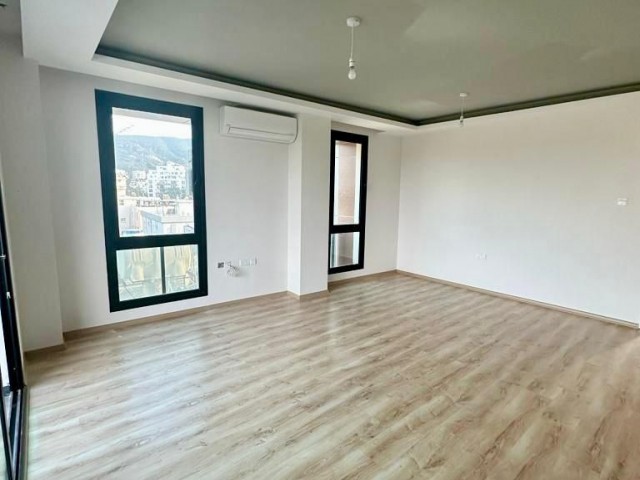 GİRNE MERKEZ'DE SATILIK LÜKS DAİRE