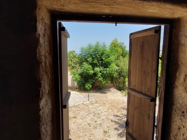 RESTAURANT ZU VERKAUFEN IN ARBEITSZUSTAND MIT BERG- UND MEERBLICK IN KYRENIA LAPTADA!!!