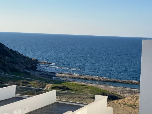 2+1 PENTHOUSE-WOHNUNG ZUR TÄGLICHEN MIETE IN EINEM ATEMBERAUBENDEN PROJEKT IN ESENTEPE, GIRNE, NUR FUß NUR ZUM MEER. EINE UNVERPASSLICHE GELEGENHEIT FÜR DEN SOMMERURLAUB