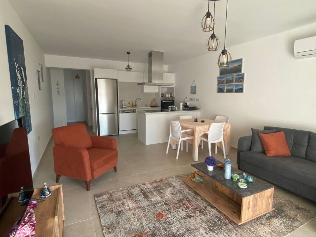 2+1 PENTHOUSE-WOHNUNG ZUR TÄGLICHEN MIETE IN EINEM ATEMBERAUBENDEN PROJEKT IN ESENTEPE, GIRNE, NUR FUß NUR ZUM MEER. EINE UNVERPASSLICHE GELEGENHEIT FÜR DEN SOMMERURLAUB