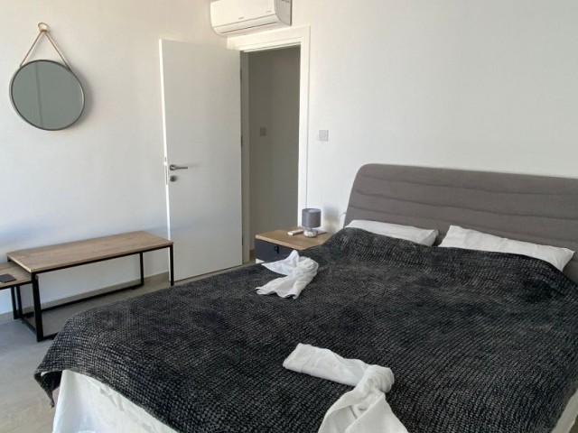 2+1 PENTHOUSE-WOHNUNG ZUR TÄGLICHEN MIETE IN EINEM ATEMBERAUBENDEN PROJEKT IN ESENTEPE, GIRNE, NUR FUß NUR ZUM MEER. EINE UNVERPASSLICHE GELEGENHEIT FÜR DEN SOMMERURLAUB