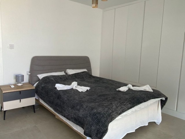 2+1 PENTHOUSE-WOHNUNG ZUR TÄGLICHEN MIETE IN EINEM ATEMBERAUBENDEN PROJEKT IN ESENTEPE, GIRNE, NUR FUß NUR ZUM MEER. EINE UNVERPASSLICHE GELEGENHEIT FÜR DEN SOMMERURLAUB