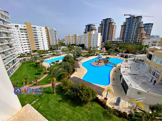 Denize sıfır Caesar Resort'ta uzun dönem kiralık, bakımlı, mobilyalı daire!