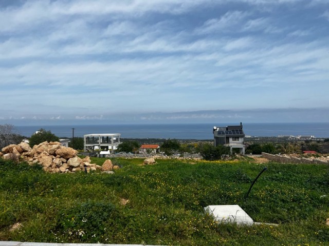 OFFENES GRUNDSTÜCK ZUM VERKAUF MIT HERRLICHEM MEER-UND BERGBLICK IN KYRENIA ARAPKÖY ** 