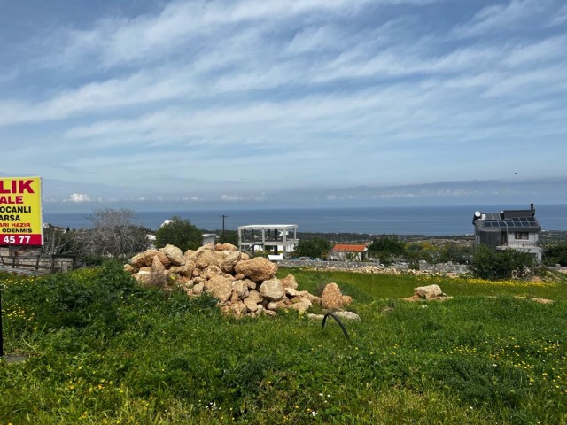 OFFENES GRUNDSTÜCK ZUM VERKAUF MIT HERRLICHEM MEER-UND BERGBLICK IN KYRENIA ARAPKÖY ** 