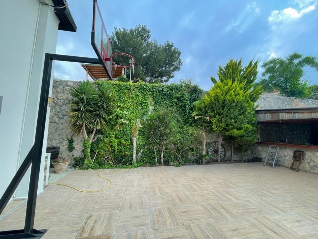 Girne Çatalköy de Satılık 5+1 Muazzam Villa