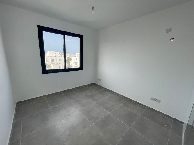 Girne Merkez de Muhteşem Dağ Manzaralı 2+1 Satılık Penthouse