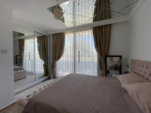 Girne Ozanköy de Denize Yürüme Mesafesinde Satılık 2+1 Full Eşyalı Villa 