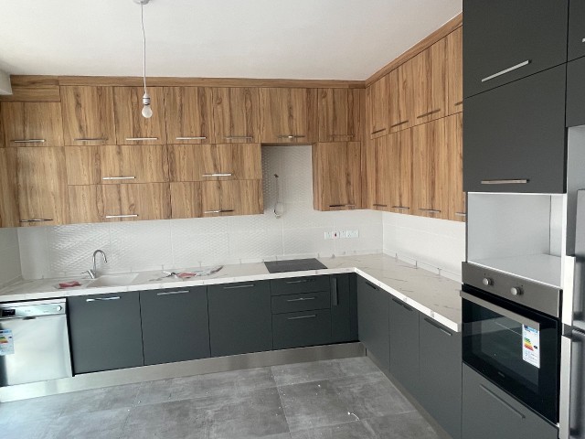 Girne Karmi de Satılık 4+1 Ebeveyn Banyolu Özel Havuzlu Modern Villa