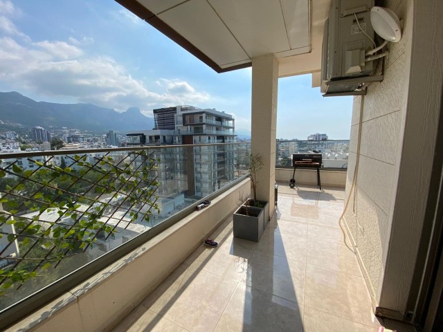 Zu vermieten in Kyrenia Centre 3+1 Penthouse mit Jacuzzi, Zentralheizung, Meer- und Bergblick