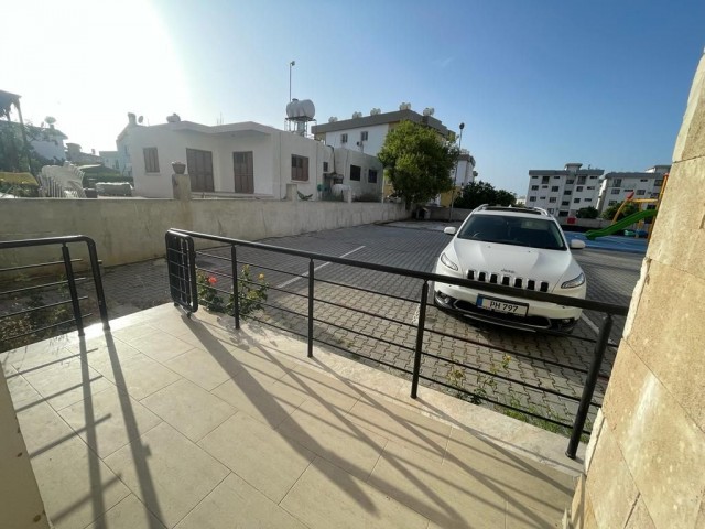 2+1 voll möblierte Wohnung zur Miete in einem Komplex mit Gemeinschaftspool in Alsancak, Kyrenia