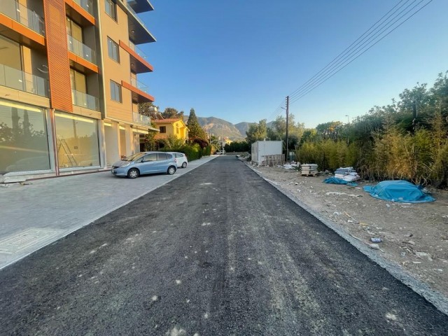 Girne Merkez de Bellapais Işıklarına Yakın Jenaratörlü,Kapalı Otoparklı Satılık Sıfır Dükkan