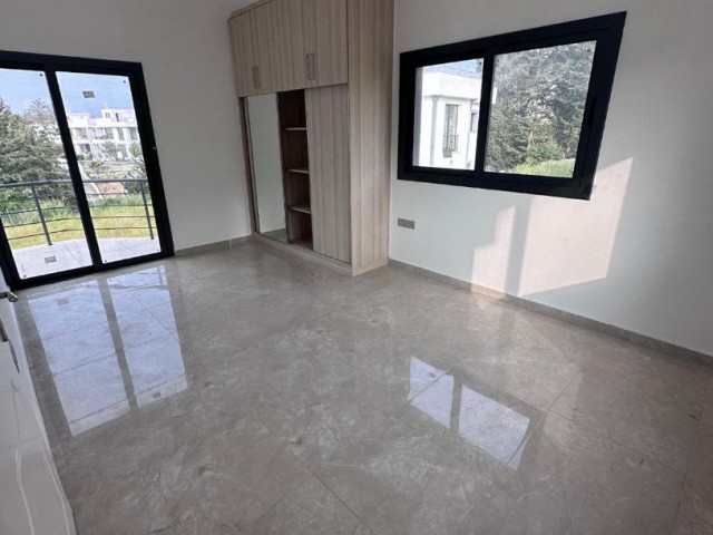 Girne Alsancak da 1 Dönüm Bahçe İçerisinde Satılık 4+1 Villa