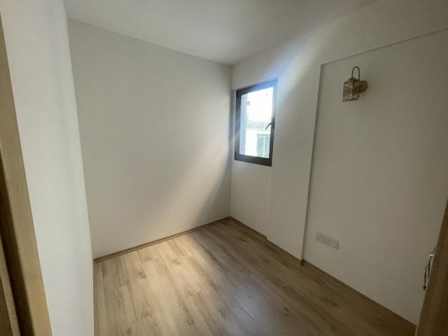 Girne Karaoğlanoğlunda Teraslı Ebeveyn Banyolu,Deniz Manzaralı Satılık 3+1 Triplex Müstakil Ev