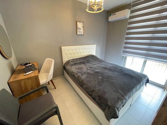 Girne Alsancak da Havuzlu Site İçerisinde Full Eşyalı,Deniz ve Dağ Manzaralı,Satılık 1+1 Fırsat Penthouse Daire