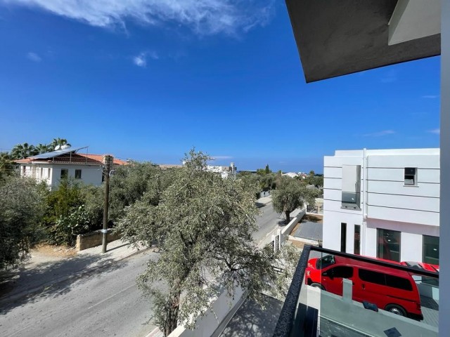 Villa mit 3+1 Möglichkeiten zum Verkauf in Kyrenia Ozanköy, nur wenige Gehminuten vom Meer entfernt, privater Pool, eigenes Bad, Meer- und Bergblick