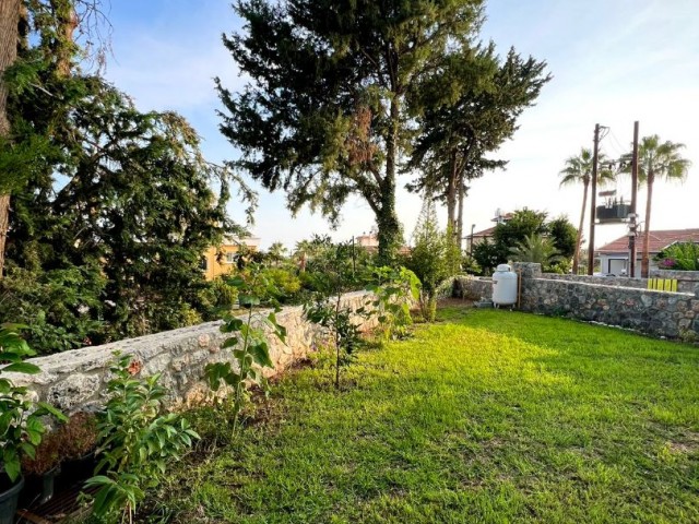 3+1 große Gartenvilla zum Verkauf in Kyrenia Alsancak mit Pool und Fitnessstudio in perfekter Lage