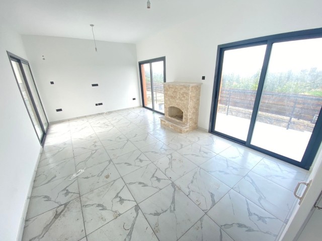 Opportunity 4+1 Villa for Sale in Girne Karşıyaka, on a 700 m2 Plot, with Sea View and En-suite Bathroom