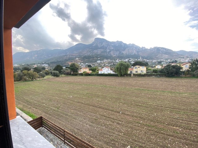 Gelegenheit 4+1 Villa zum Verkauf mit Meerblick und eigenem Bad auf einem 700 m2 großen Grundstück in Karşıyaka, Kyrenia