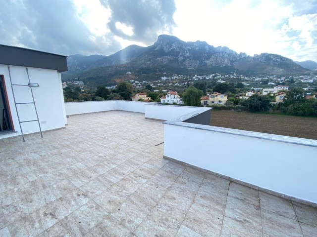 Gelegenheit 4+1 Villa zum Verkauf mit Meerblick und eigenem Bad auf einem 700 m2 großen Grundstück in Karşıyaka, Kyrenia