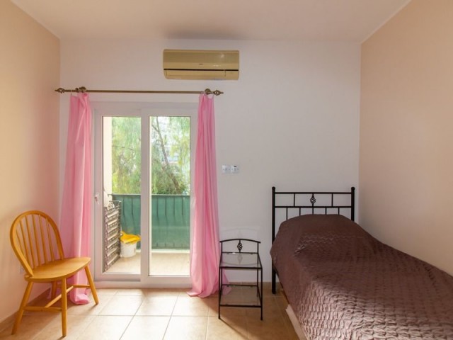 3+1 Gelegenheitswohnung zum Verkauf in Kyrenia Lapta, 3+1 komplett möbliert, 2 Badezimmer
