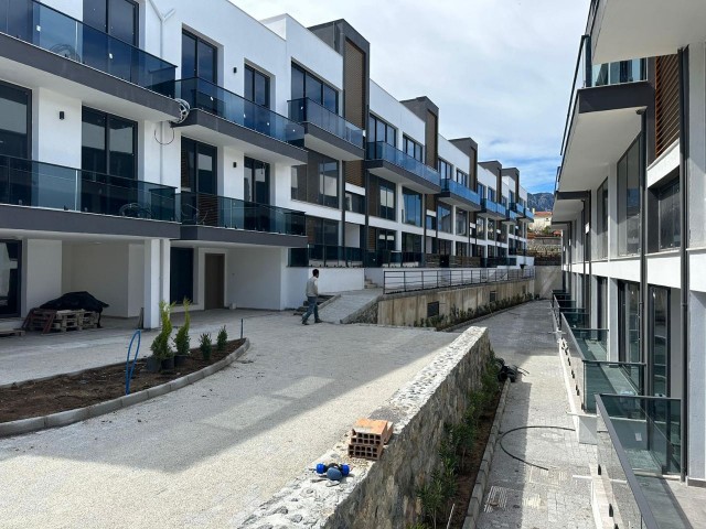 Opportunity 2+1 Completed Flats for Sale in a Site with a Pool in Alsancak, Kyrenia, with the Possibility of Payment in Installments