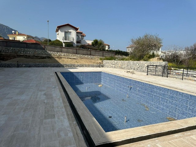 Opportunity 2+1 Completed Flats for Sale in a Site with a Pool in Alsancak, Kyrenia, with the Possibility of Payment in Installments