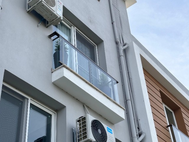 1+1 آپارتمان کاملاً مبله برای فروش در سایت رویال سان الیت، فاصله پیاده روی تا دریا در منطقه لانگ بیچ ایسکله