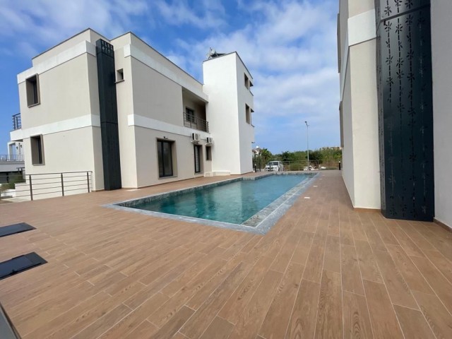 1+1 Opportunity Flat for Sale in Girne Karaoğlanoğlu, Close to Girne American University, Walking Distance to the Sea, with Terrace and Shared Pool