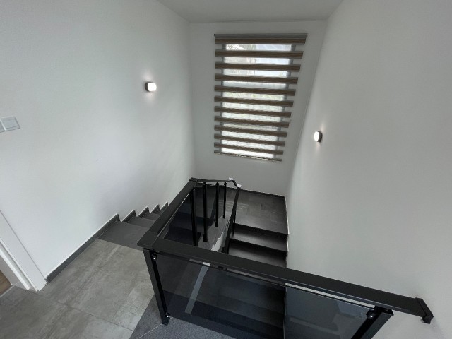 Полностью меблированная вилла Fırsat 4+1 с частным бассейном, 2 комнаты с отдельной ванной комнатой в Кирении Карми