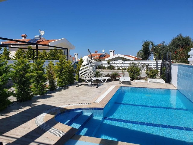 3+1 Opportunity Semi-Detached Villa for Sale in Alsancak, Kyrenia, Close to Necat British School, Private Pool, Well-Well-Well-Maintained, Fully Furnished, Large Garden