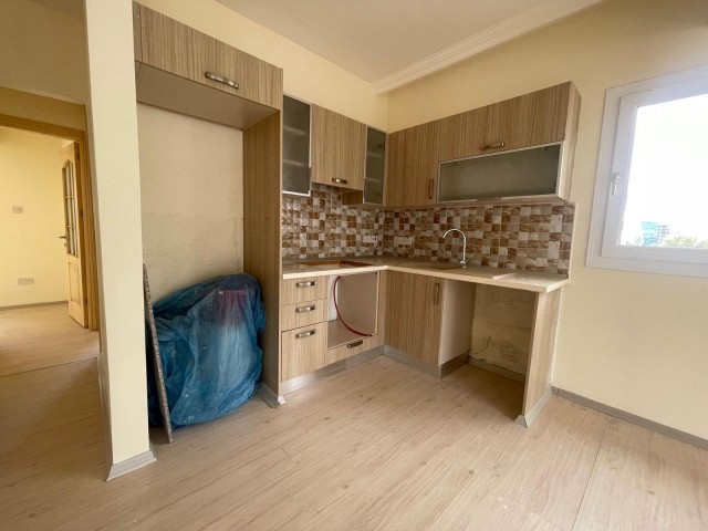 Girne Merkez de Deniz ve Dağ Manzaralı,Yüksek Kira Getirili,Büyük Teraslı Satılık 2+1 Penthouse