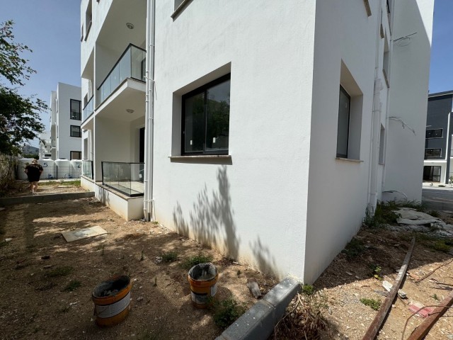 2+1 opportunity flat for sale in a newly completed site in Alsancak, Kyrenia, close to hotels and beaches