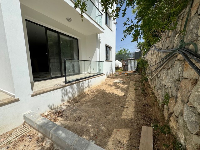 Girne Alsancakta yeni bitmiş sitede, otel ve plajlara yakın satılık 2+1 fırsat daire