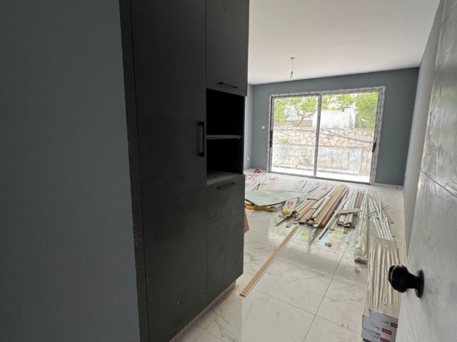 2+1 opportunity flat for sale in a newly completed site in Alsancak, Kyrenia, close to hotels and beaches