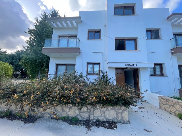 1+1 Bahceli Fırsat-Wohnung zur Miete in Girne Karaoğlanoğlu, nahe am Meer und nur wenige Gehminuten von der Girne American University entfernt