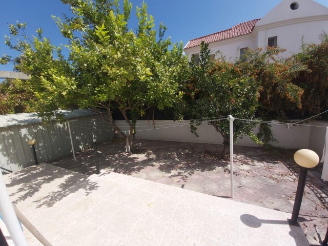 3+1 Villa zum Verkauf in Karaoğlanoğlu, Kyrenia, fußläufig zum Merit Park Hotel, fußläufig zum Strand, in ausgezeichnetem Zustand, gut gepflegt