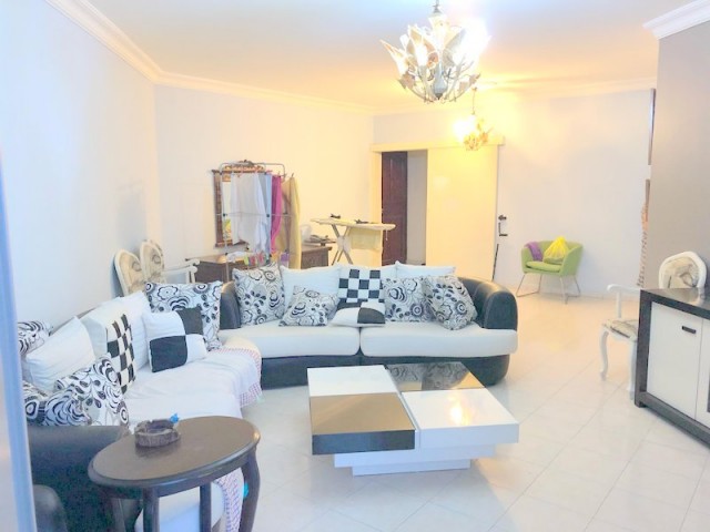 Flat For Sale in Türk Mahallesi, Kyrenia