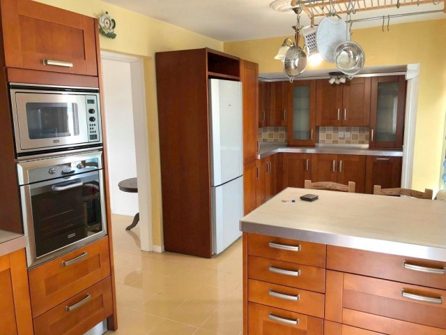 Penthouse For Sale in Köşklüçiftlik, Nicosia