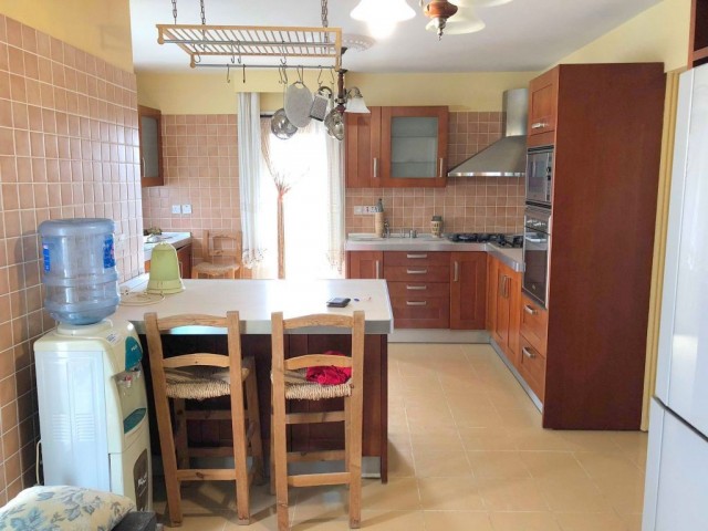 Penthouse For Sale in Köşklüçiftlik, Nicosia