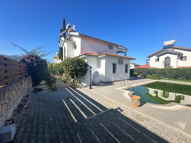 4+2 Villa mit Pool zum Verkauf in Kyrenia Edremit